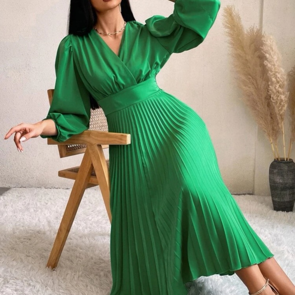 Luxe lantern sleeve pleated dress - Picture 2 of 16
